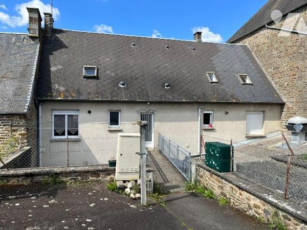 Un immeuble de rapport à usage de commerce et d'habitation d'environ 280m² actuellement loué, s...