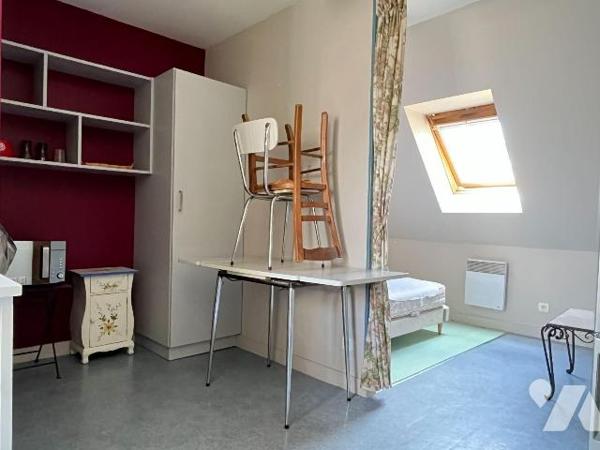 Un immeuble de rapport à usage de commerce et d'habitation d'environ 280m² actuellement loué, s...