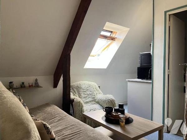 Un immeuble de rapport à usage de commerce et d'habitation d'environ 280m² actuellement loué, s...