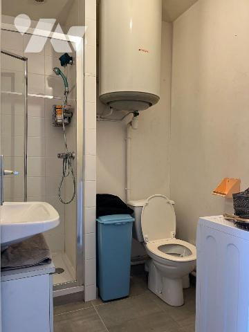 Un immeuble de rapport à usage de commerce et d'habitation d'environ 280m² actuellement loué, s...