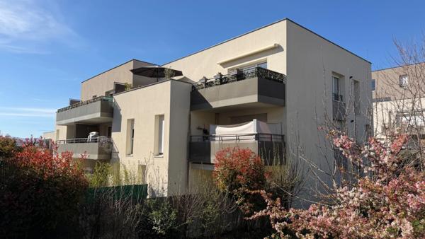 Appartement à vendre 5 pièces SAINT FONS (69🏡 SAINT-FONS – T5 DERNIER de 104 m² ÉTAGE AVEC TERRASSE 26 m² – RÉSIDENCE RÉCENTE
