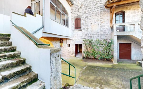 Maison à louer    3 pièces •  Saint-Alban-Auriolles