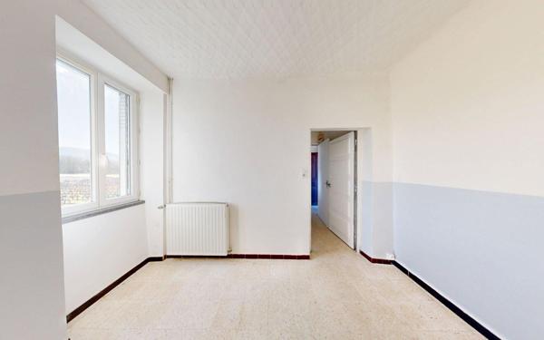 Maison à louer    3 pièces •  Saint-Alban-Auriolles