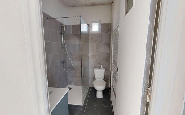 Maison à louer    3 pièces •  Saint-Alban-Auriolles