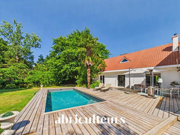 Belle maison idéale pour la famille avec grand jardin, terrasse et piscine en vente à Sautron (44880)