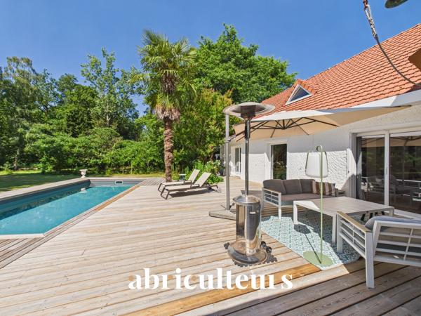 Belle maison idéale pour la famille avec grand jardin, terrasse et piscine en vente à Sautron (44880)