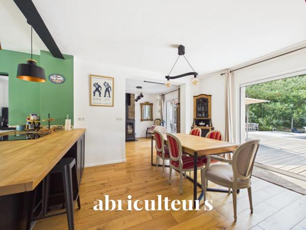 Belle maison idéale pour la famille avec grand jardin, terrasse et piscine en vente à Sautron (44880)