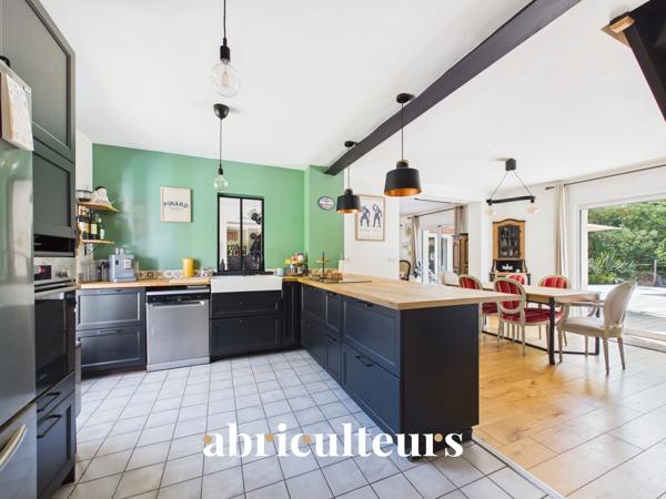 Belle maison idéale pour la famille avec grand jardin, terrasse et piscine en vente à Sautron (44880)