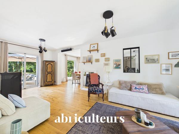 Belle maison idéale pour la famille avec grand jardin, terrasse et piscine en vente à Sautron (44880)