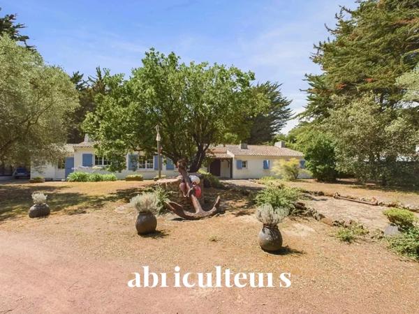 Grande villa de 200m² en front de mer Très belle parcelle aux multiples possibilités en vente à L'Épine (85740)