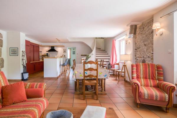 Domaine 330m² habitables avec piscine et vignes