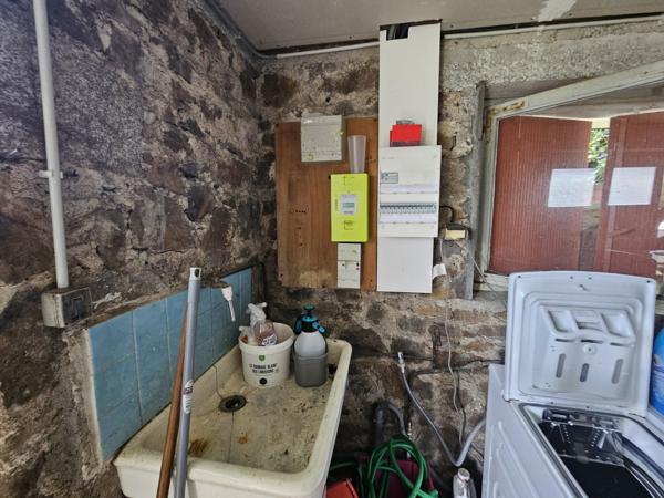 Maison sur sous-sol total avec locataire