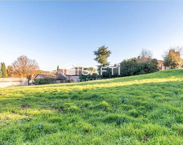 Terrain constructible d'environ 693m2