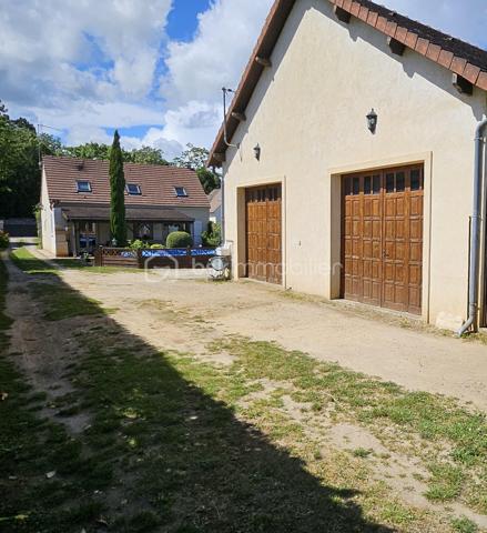 📍 Emplacement du pavillon :
Situé dans une zone pavillonnaire, au calme. A proximité de toutes commodités : écoles, commerces, transports et axes routiers

👉 Rez-de-chaussée :
¤ Une véranda, faisant office d'entrée
¤ Pièce à vivre avec cheminée insert (salon/salle à manger)
¤ Cuisine équipée et séparée donnant un accès direct à la terrasse
¤ Un bureau
¤ Une salle d'eau et un WC séparé

🛏️ L'étage
¤ 3 chambres dont une avec un coin dressing
¤ Une salle de bain et un WC

🌳 Partie extérieure
¤ Belle terrasse de 40m²
¤ Une piscine semi-enterrée
¤ Possibilité de stationner plusieurs véhicules sur la propriété

🏠 La Dépendance
¤ Au rez-de-chaussée : double garage de 56m²
¤ À l'étage : une suite parentale
¤ Un sous-sol 

✅ Les plus : Huisseries en double vitrage PVC - Dalle béton à l'étage - Bon DPE - Toiture en très bon état - Système de chauffage : Bois + électrique - Dépendance - Portail motorisé

📞 Vous souhaitez plus de renseignements et/ou convenir d'une visite ? Contactez-moi, je suis disponible 7jours/7