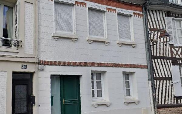 Maison à vendre    9 pièces •  Eu