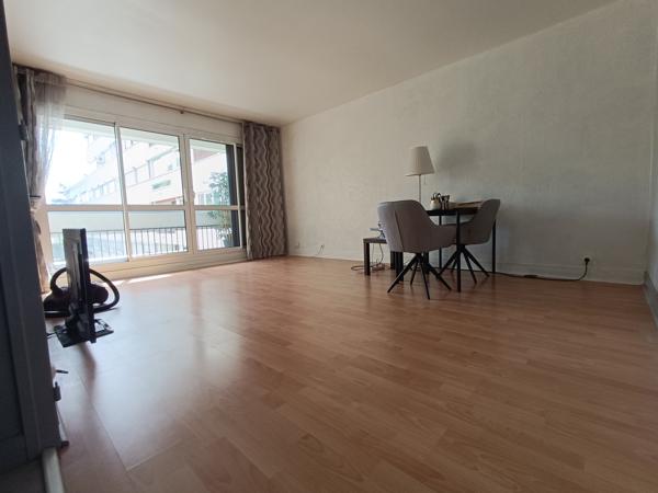 Appartement
         2 pièces
        - 53 m² 165 000 € *