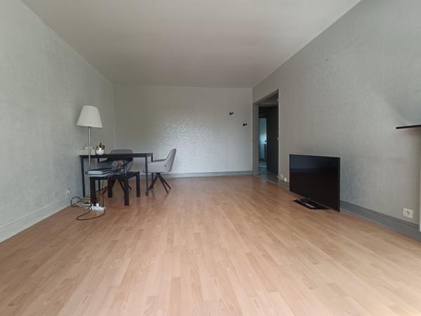 Appartement
         2 pièces
        - 53 m² 165 000 € *