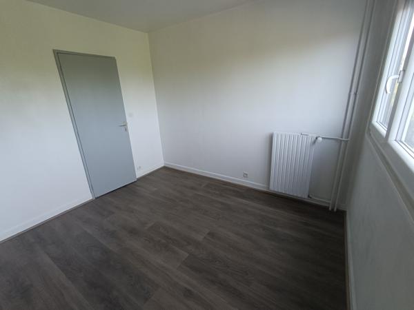 Appartement
         2 pièces
        - 53 m² 165 000 € *