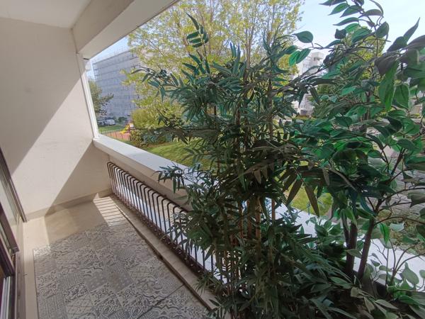 Appartement
         2 pièces
        - 53 m² 165 000 € *