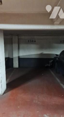 Au 125 Quai de Valmy, à 800m à pied de gare de l'Est (RER E, M 4, 5 et 7), au sein d'une réside...