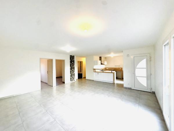 Maison BBC T5 de plain-pied 102 m²- Terrasse et garage - BEURE