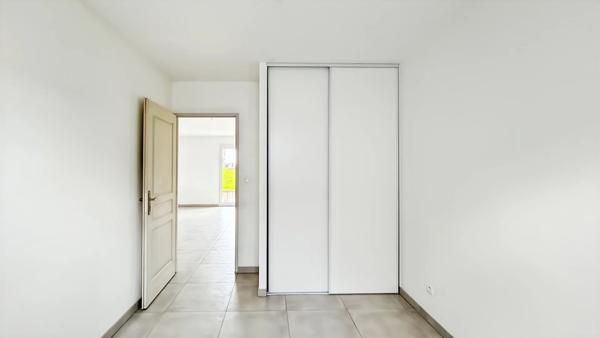 Maison BBC T5 de plain-pied 102 m²- Terrasse et garage - BEURE