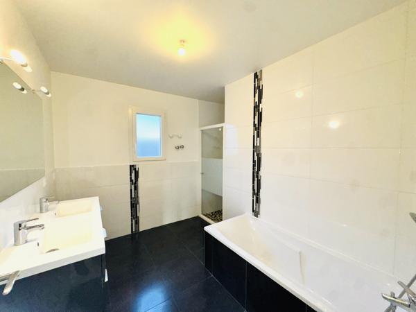 Maison BBC T5 de plain-pied 102 m²- Terrasse et garage - BEURE