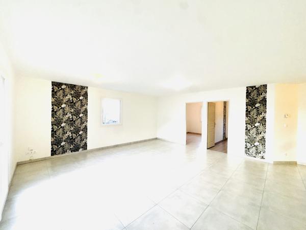 Maison BBC T5 de plain-pied 102 m²- Terrasse et garage - BEURE