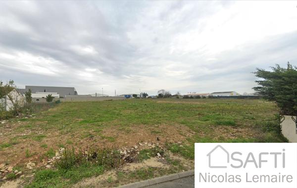 A vendre très beau terrain d'une superficie de 283 m² libre de constructeur LOT N° 2 sur NIORT proche zone commerciale.