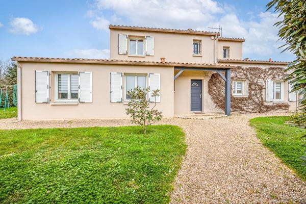 CHAURAY MAISON 4CH AVEC JARDIN, DÉPENDANCE ET PISCINE