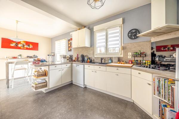 CHAURAY MAISON 4CH AVEC JARDIN, DÉPENDANCE ET PISCINE