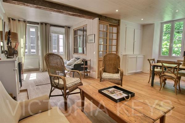 Maison rénovée à vendre à Saint-Martin-de-Ré – à 2 pas du port