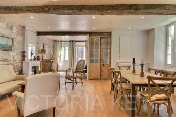 Maison rénovée à vendre à Saint-Martin-de-Ré – à 2 pas du port