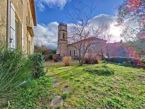 Ancien presbytère aménagé en habitation avec jardin et environnement exceptionnel