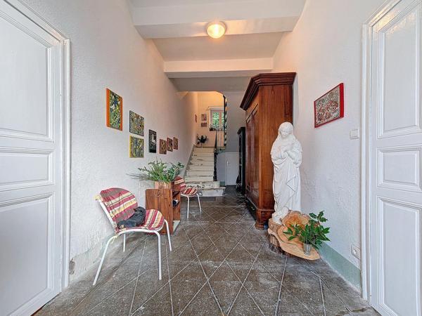 Ancien presbytère aménagé en habitation avec jardin et environnement exceptionnel