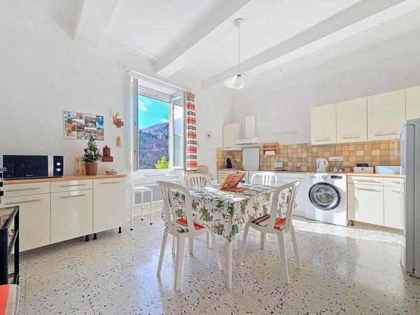 Ancien presbytère aménagé en habitation avec jardin et environnement exceptionnel