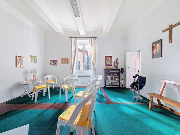 Ancien presbytère aménagé en habitation avec jardin et environnement exceptionnel