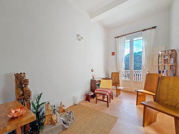 Ancien presbytère aménagé en habitation avec jardin et environnement exceptionnel