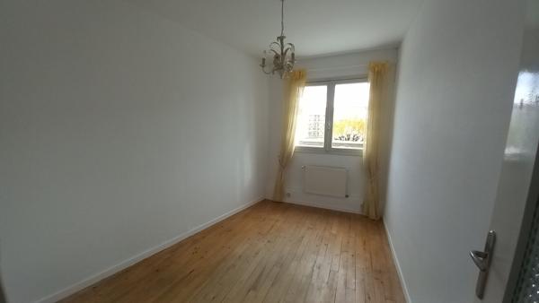 Local professionnel Royan 3 pièce(s) 66.24 m2
