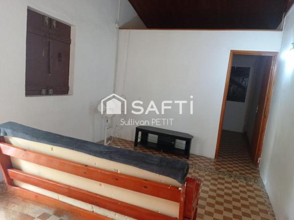 Maison de plain-pied climatisée avec 3 chambres et terrasse, proche de toutes commodités à Saint-Pierre