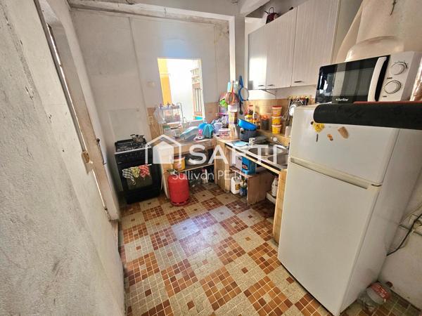 Maison de plain-pied climatisée avec 3 chambres et terrasse, proche de toutes commodités à Saint-Pierre