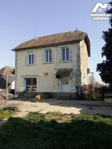 5 min. VILLAINES-LA-JUHEL (53), maison de village sur sous-sol, comprenant entrée ouvrant une c...