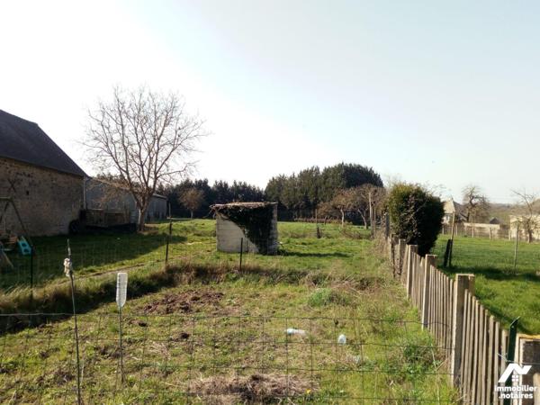 5 min. VILLAINES-LA-JUHEL (53), maison de village sur sous-sol, comprenant entrée ouvrant une c...