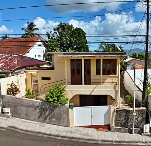 EXCLUSIVITE - FORT-DE-FRANCE - RARE 470m² - Maison 7P 119m² - 2x F2 - Idéal investisseur ou famille - 174 000