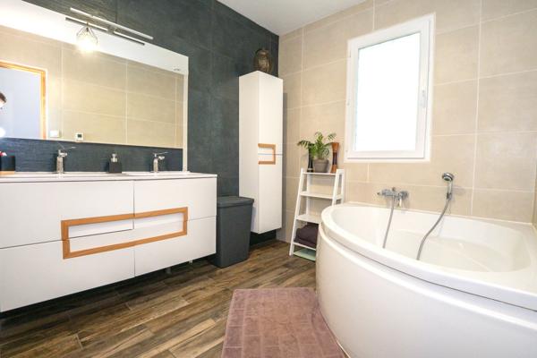 Maison 4 pièces - 123 m² Exclusivité efficity