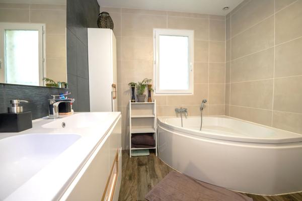 Maison 4 pièces - 123 m² Exclusivité efficity