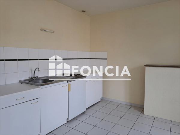Location Appartement 3 pièces 55 m² - 15 PLACE DU DOCTEUR FRUCHAUD Trementines 49340