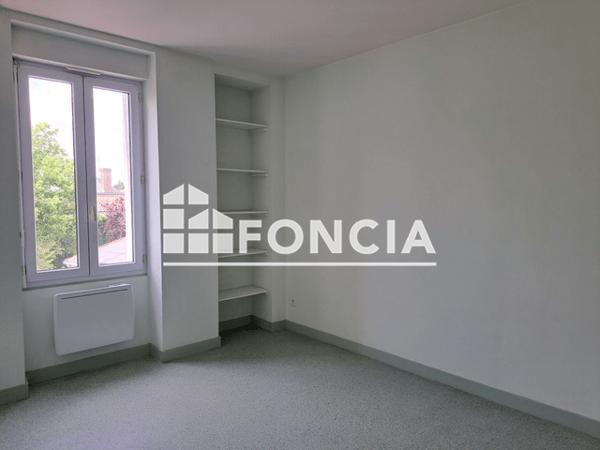 Location Appartement 3 pièces 55 m² - 15 PLACE DU DOCTEUR FRUCHAUD Trementines 49340