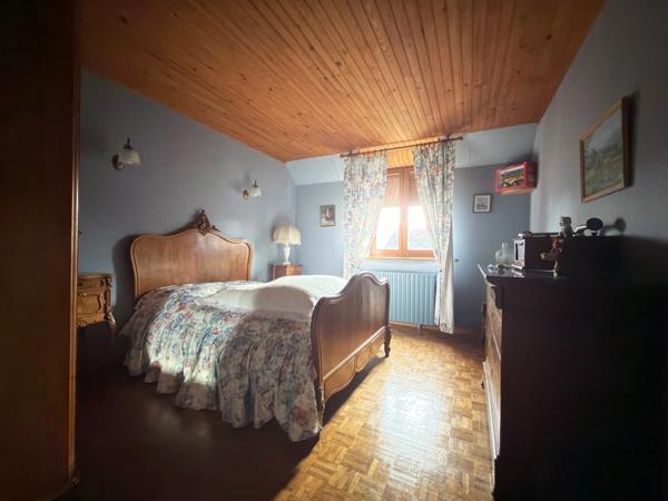 Ferme 9 pièces 260 m2, dépendances 1200 m2