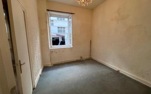 Appartement à vendre    3 pièces • 54,42 m2 Paris 9